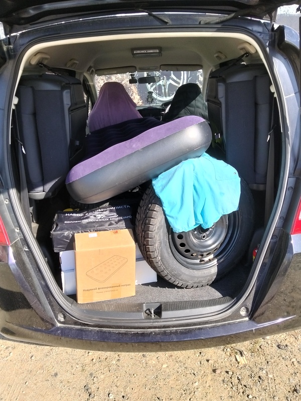 Как спать в машине при росте 180+ см